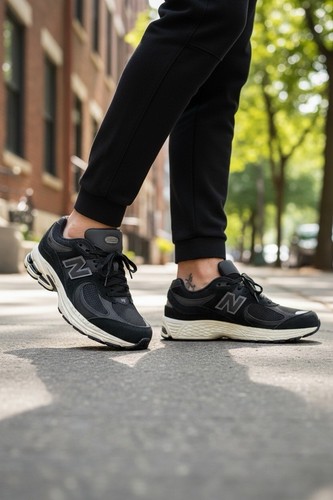 New balance 2002r - triple, black